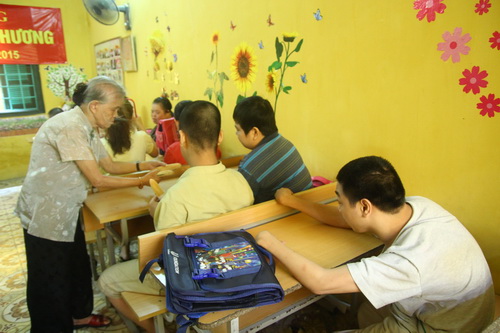 Lớp học tình thương trẻ em khuyết tật của bà giáo già ảnh 5